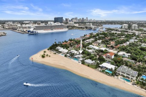 Casa en venta en Fort Lauderdale, Florida, 3 dormitorios, 304.53 m2 № 2268276 - foto 4