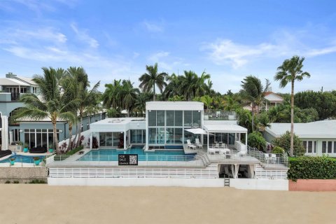 House in Fort Lauderdale, Florida 3 bedrooms, 304.53 sq.m. № 2268276