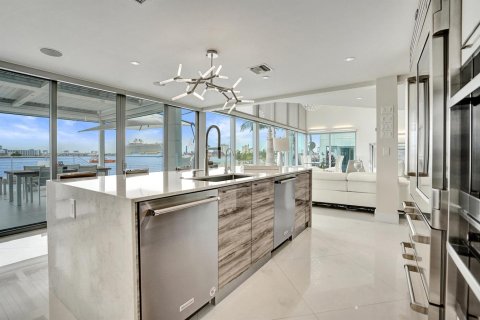 Casa en venta en Fort Lauderdale, Florida, 3 dormitorios, 304.53 m2 № 2268276 - foto 15