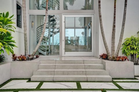 Casa en venta en Fort Lauderdale, Florida, 3 dormitorios, 304.53 m2 № 2268276 - foto 8