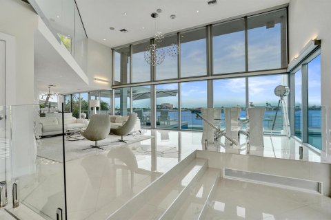 Casa en venta en Fort Lauderdale, Florida, 3 dormitorios, 304.53 m2 № 2268276 - foto 10