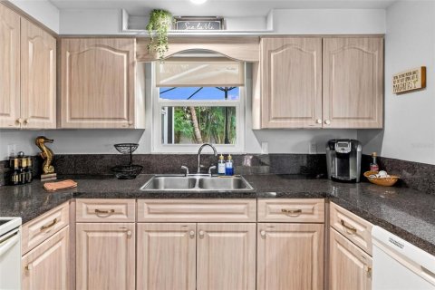 Villa ou maison à vendre à Venice, Floride: 2 chambres, 122.91 m2 № 2409011 - photo 10