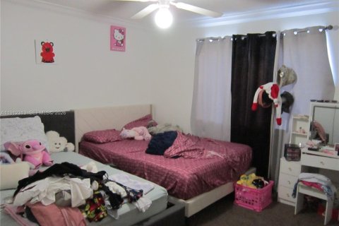 Condominio en venta en Hialeah, Florida, 2 dormitorios, 108.05 m2 № 1968278 - foto 14