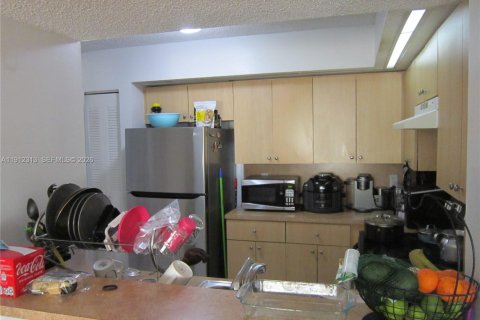 Condominio en venta en Hialeah, Florida, 2 dormitorios, 108.05 m2 № 1968278 - foto 7