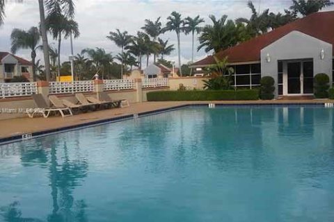 Condominio en venta en Hialeah, Florida, 2 dormitorios, 108.05 m2 № 1968278 - foto 4
