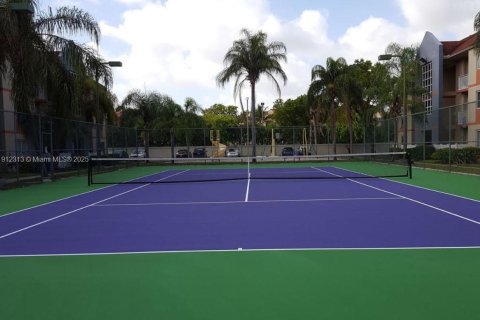 Condominio en venta en Hialeah, Florida, 2 dormitorios, 108.05 m2 № 1968278 - foto 3