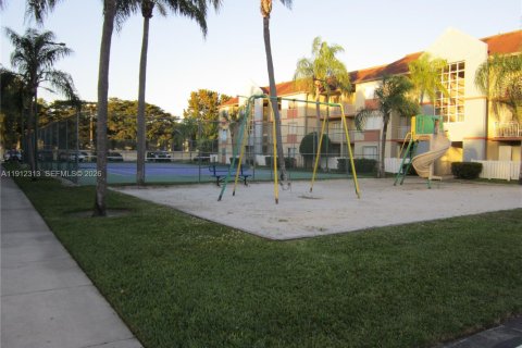 Condominio en venta en Hialeah, Florida, 2 dormitorios, 108.05 m2 № 1968278 - foto 19