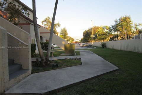 Condominio en venta en Hialeah, Florida, 2 dormitorios, 108.05 m2 № 1968278 - foto 18
