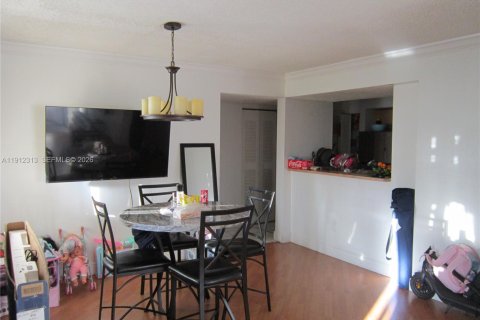 Condominio en venta en Hialeah, Florida, 2 dormitorios, 108.05 m2 № 1968278 - foto 6