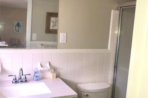 House in Riviera Beach, Florida 3 bedrooms, 149.76 sq.m. № 1981602 - photo 10