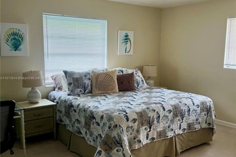 House in Riviera Beach, Florida 3 bedrooms, 149.76 sq.m. № 1981602 - photo 8