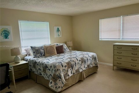 House in Riviera Beach, Florida 3 bedrooms, 149.76 sq.m. № 1981602 - photo 9