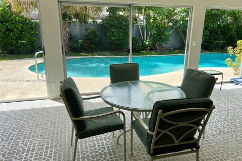 House in Riviera Beach, Florida 3 bedrooms, 149.76 sq.m. № 1981602 - photo 16