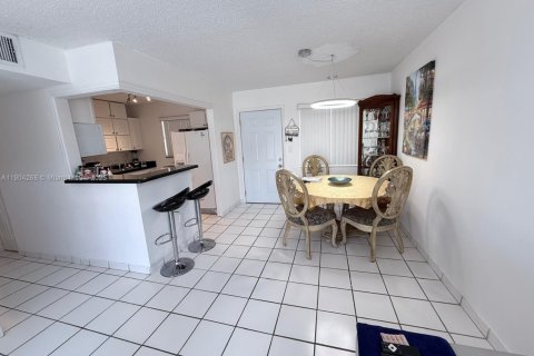 Copropriété à vendre à Margate, Floride: 2 chambres, 92.9 m2 № 1972088 - photo 12