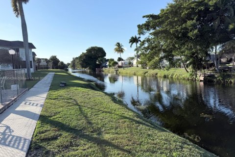 Copropriété à vendre à Margate, Floride: 2 chambres, 92.9 m2 № 1972088 - photo 1