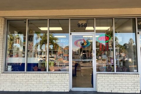 Commercial property in Lake Park, Florida № 2146783 - photo 2