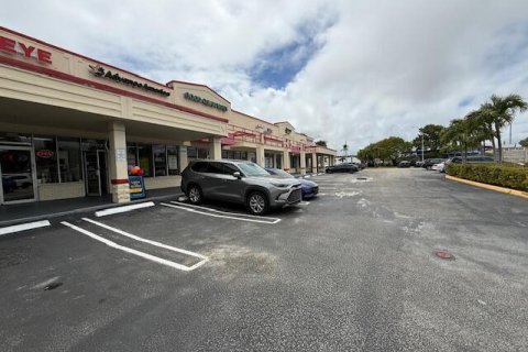 Commercial property in Lake Park, Florida № 2146783 - photo 3