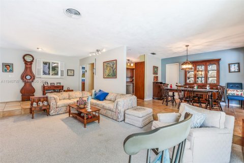 Купить виллу или дом в Бискейн-Парк, Флорида 3 спальни, 221.85м2, № 1998000 - фото 9