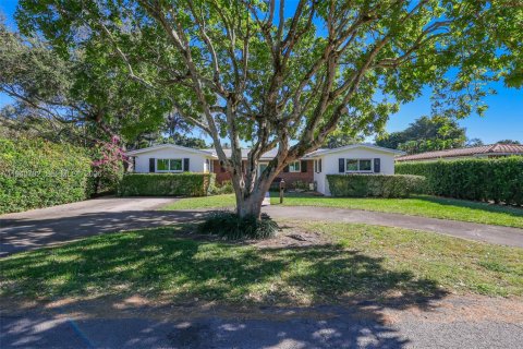 Купить виллу или дом в Бискейн-Парк, Флорида 3 спальни, 221.85м2, № 1998000 - фото 3