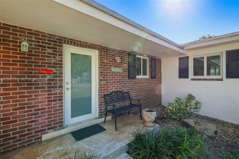 Купить виллу или дом в Бискейн-Парк, Флорида 3 спальни, 221.85м2, № 1998000 - фото 4