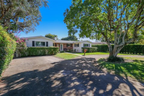 Дом в Бискейн-Парк, Флорида 3 спальни, 221.85м2 № 1998000