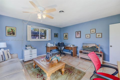 Купить виллу или дом в Бискейн-Парк, Флорида 3 спальни, 221.85м2, № 1998000 - фото 17