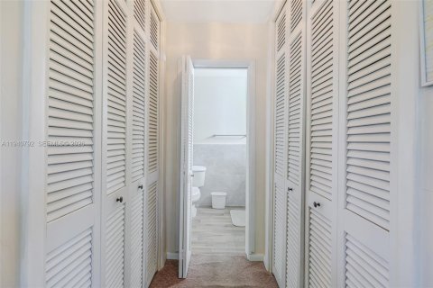 Купить виллу или дом в Бискейн-Парк, Флорида 3 спальни, 221.85м2, № 1998000 - фото 21