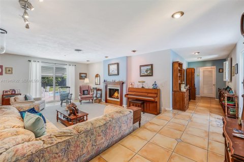 Купить виллу или дом в Бискейн-Парк, Флорида 3 спальни, 221.85м2, № 1998000 - фото 6