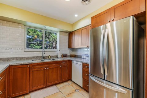 Купить виллу или дом в Бискейн-Парк, Флорида 3 спальни, 221.85м2, № 1998000 - фото 14