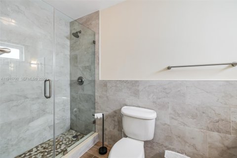 Купить виллу или дом в Бискейн-Парк, Флорида 3 спальни, 221.85м2, № 1998000 - фото 23