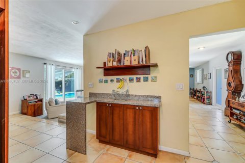 Купить виллу или дом в Бискейн-Парк, Флорида 3 спальни, 221.85м2, № 1998000 - фото 15