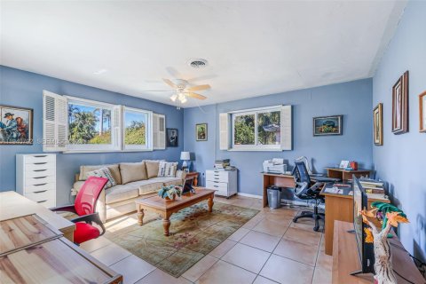 Купить виллу или дом в Бискейн-Парк, Флорида 3 спальни, 221.85м2, № 1998000 - фото 16