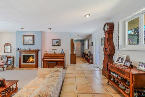 Купить виллу или дом в Бискейн-Парк, Флорида 3 спальни, 221.85м2, № 1998000 - фото 7