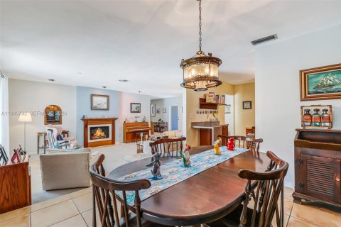 Купить виллу или дом в Бискейн-Парк, Флорида 3 спальни, 221.85м2, № 1998000 - фото 11