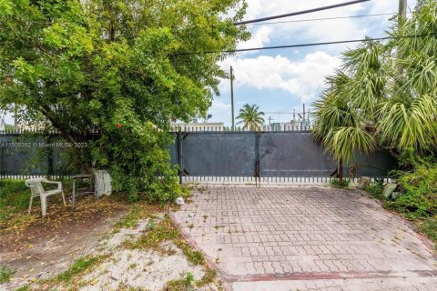 Propiedad comercial en venta en Dania Beach, Florida № 2054961 - foto 6