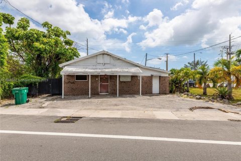 Propiedad comercial en venta en Dania Beach, Florida № 2054961 - foto 2
