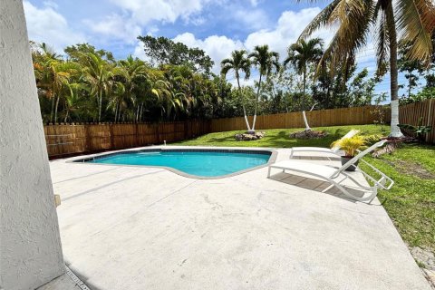 Villa ou maison à louer à Margate, Floride: 3 chambres, 137.68 m2 № 2086274 - photo 4