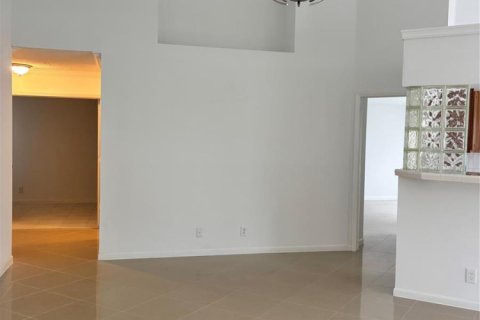 Villa ou maison à louer à Margate, Floride: 3 chambres, 137.68 m2 № 2086274 - photo 9