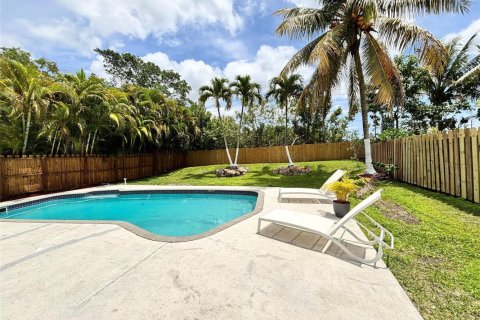 Villa ou maison à louer à Margate, Floride: 3 chambres, 137.68 m2 № 2086274 - photo 2