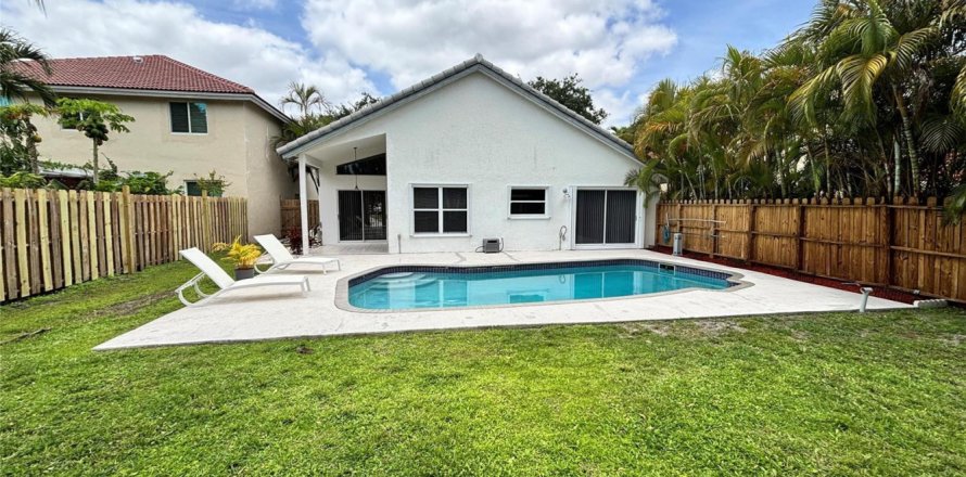 Villa ou maison à Margate, Floride 3 chambres, 137.68 m2 № 2086274