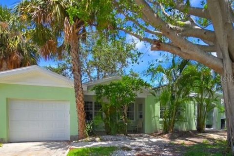 House in Clearwater, Florida 3 bedrooms, 122.26 sq.m. № 1822846 - photo 1