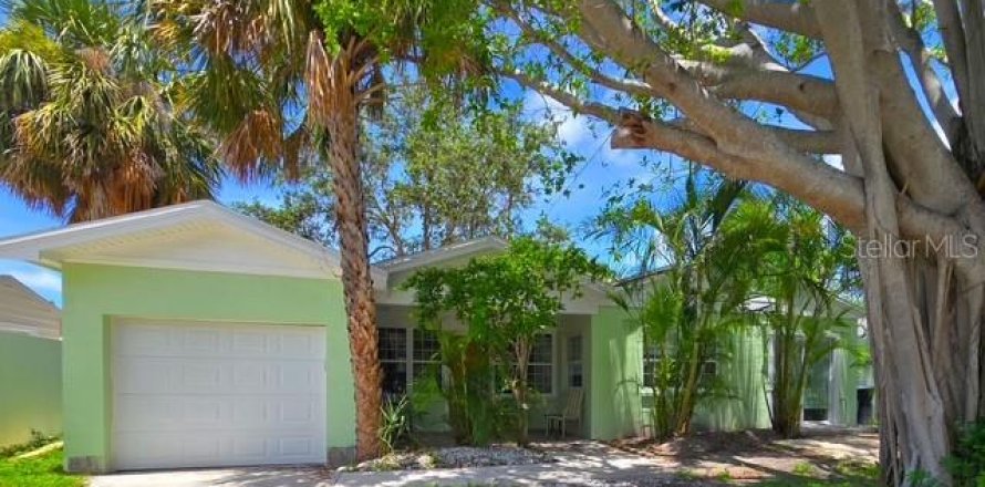 House in Clearwater, Florida 3 bedrooms, 122.26 sq.m. № 1822846