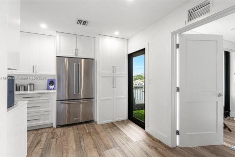 Condo in Fort Lauderdale, Florida, 2 bedrooms  № 1923463 - photo 14