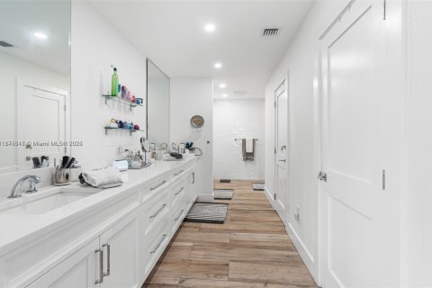 Condo in Fort Lauderdale, Florida, 2 bedrooms  № 1923463 - photo 25