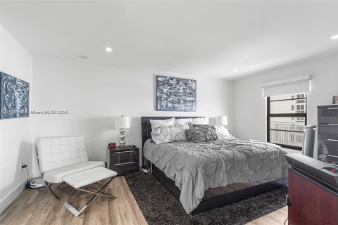 Condo in Fort Lauderdale, Florida, 2 bedrooms  № 1923463 - photo 24