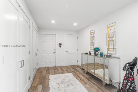 Condo in Fort Lauderdale, Florida, 2 bedrooms  № 1923463 - photo 7