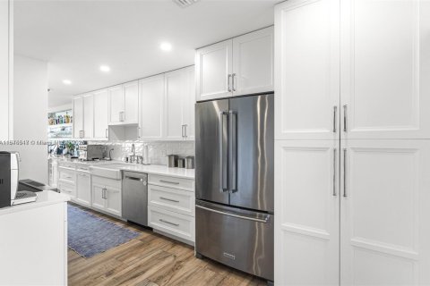 Condo in Fort Lauderdale, Florida, 2 bedrooms  № 1923463 - photo 12