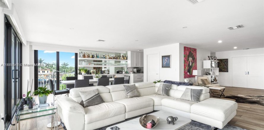 Condo in Fort Lauderdale, Florida, 2 bedrooms № 1923463
