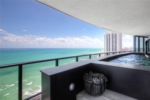 Condo in Sunny Isles Beach, Florida, 3 bedrooms № 2089132 - photo 25