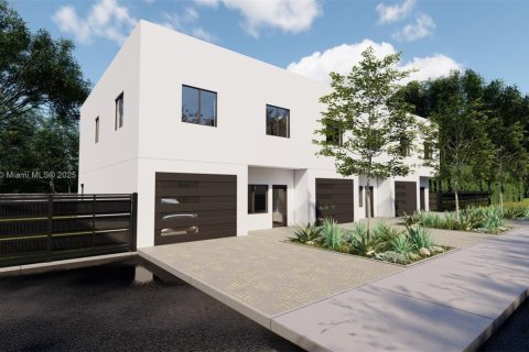 Townhouse in West Park, Florida 4 bedrooms, 155.05 sq.m. № 1952273 - photo 1